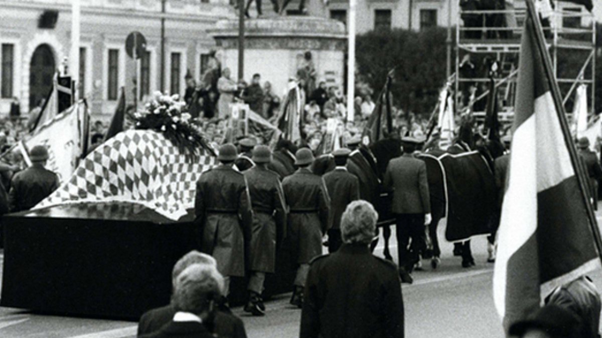 Trauerzug auf der Ludwigstraße am 7.10.1988