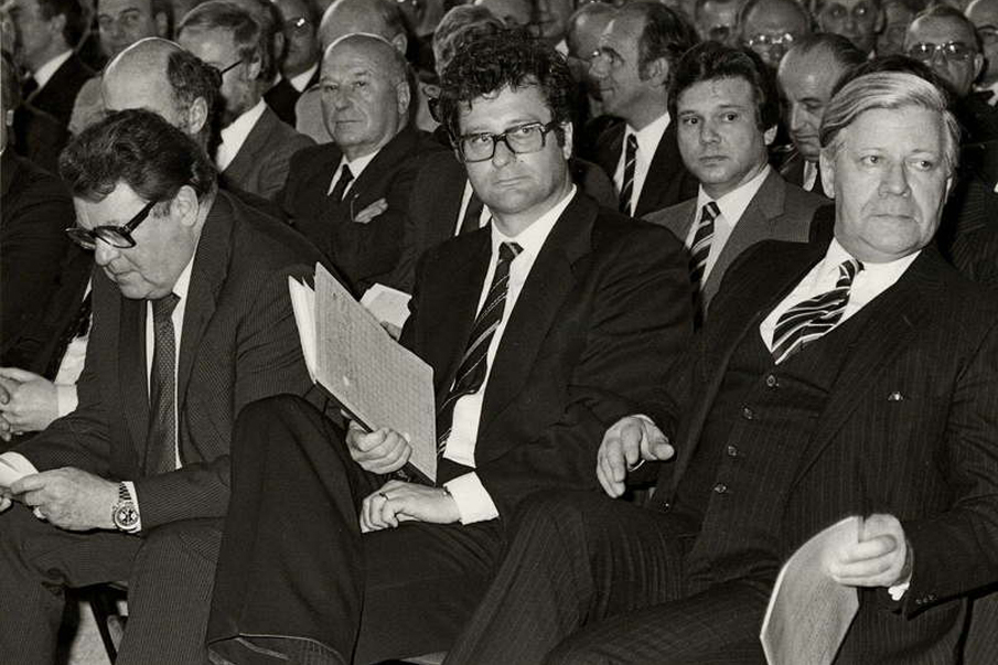 Mit Klaus Kinkel, Präsident des BND, und Bundeskanzler Helmut Schmidt anlässlich des 25-jährigen Bestehens des BND 1981
