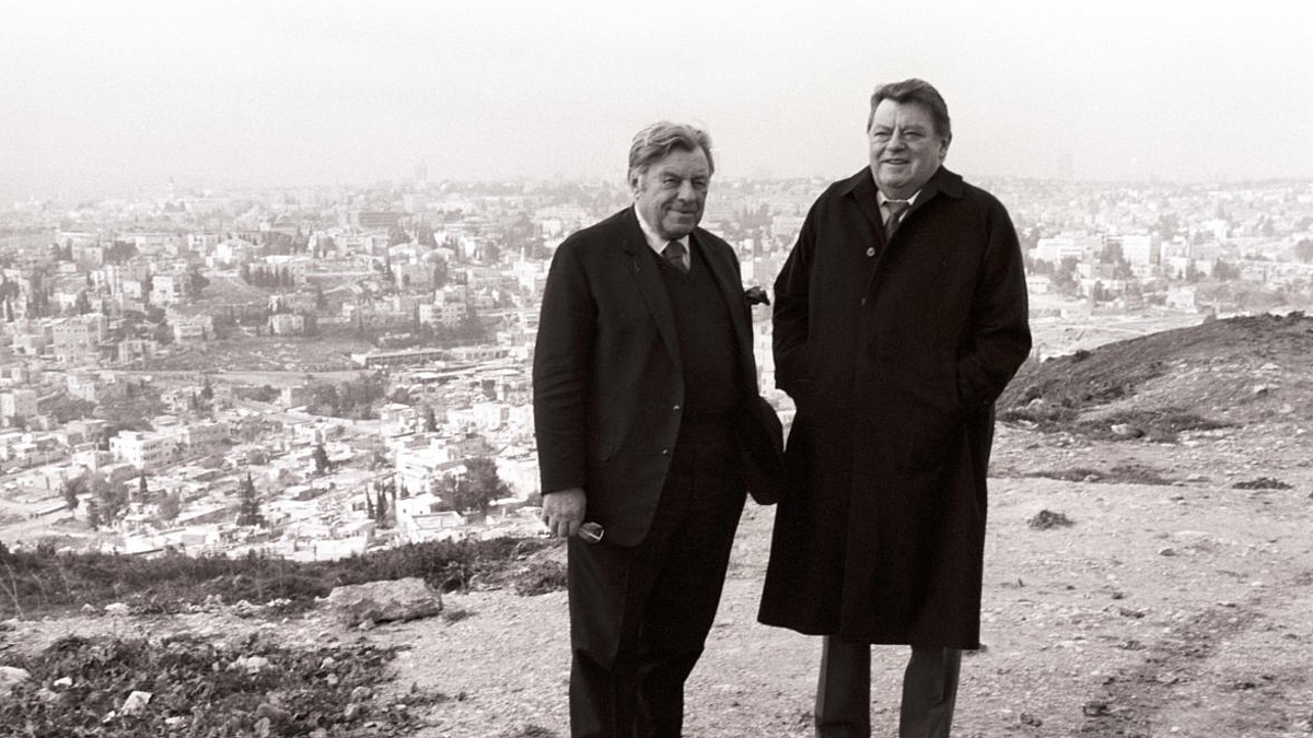 Franz Josef Strauß und Teddy Kollek auf einer Anhöhe über Jerusalem 1985