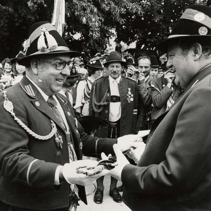 Ernennung zum Ehrenoffizier der Gebirgsschützenkompanie Mittenwald 1975