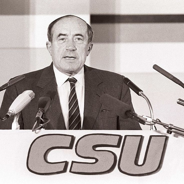 Werner Dollinger auf dem CSU-Parteitag "Gemeinsam Deutschland in Ordnung bringen" 1983 in München 