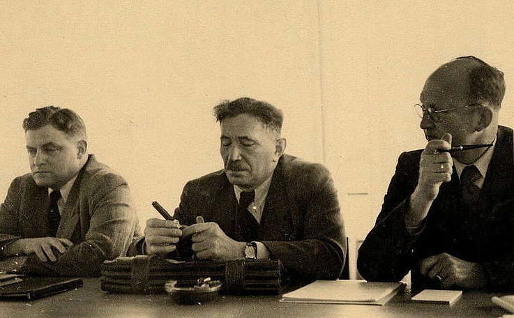 Franz Josef Strauß mit Hans Storch und Peter Horn während einer Sitzung der CDU/CSU-Bundestagsfraktion in der ersten Wahlperiode 1949 bis 1953