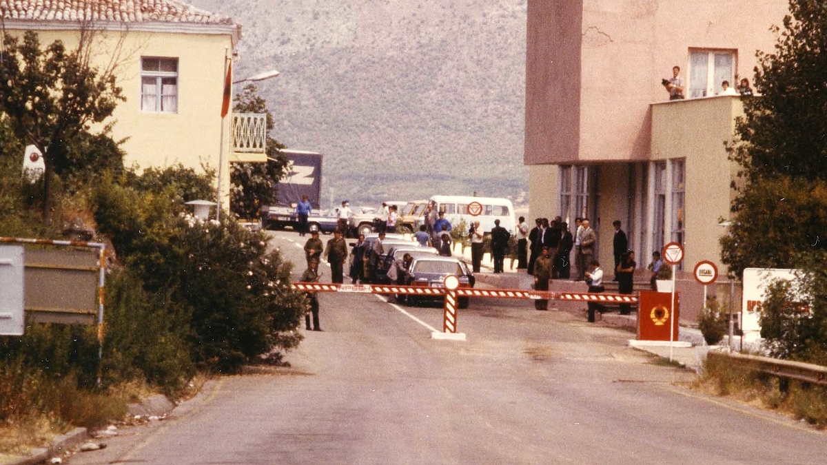 Blick auf die albanische Grenze mit dem unerwarteten Empfangskomitee, 17.8.1984