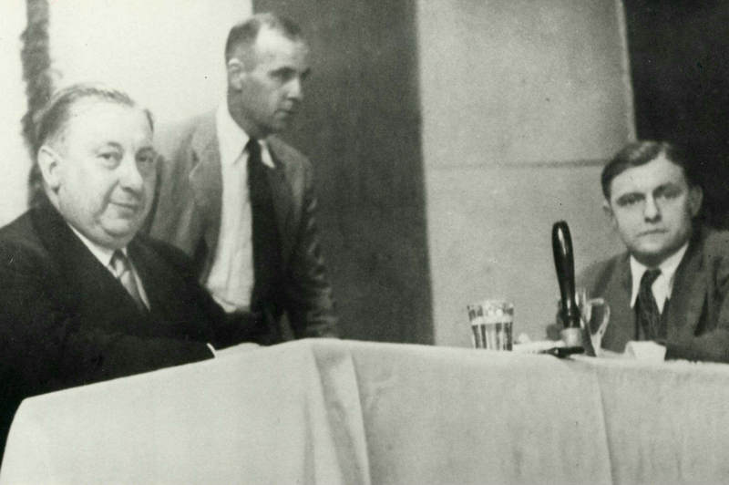 Parteivorsitzender Josef Müller und Generalsekretär Franz Josef Strauß auf der CSU-Landesversammlung in Straubing 1949
