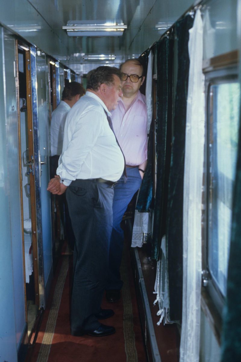 Im Gespräch mit Wilfried Scharnagl im Zug in Asien 1985